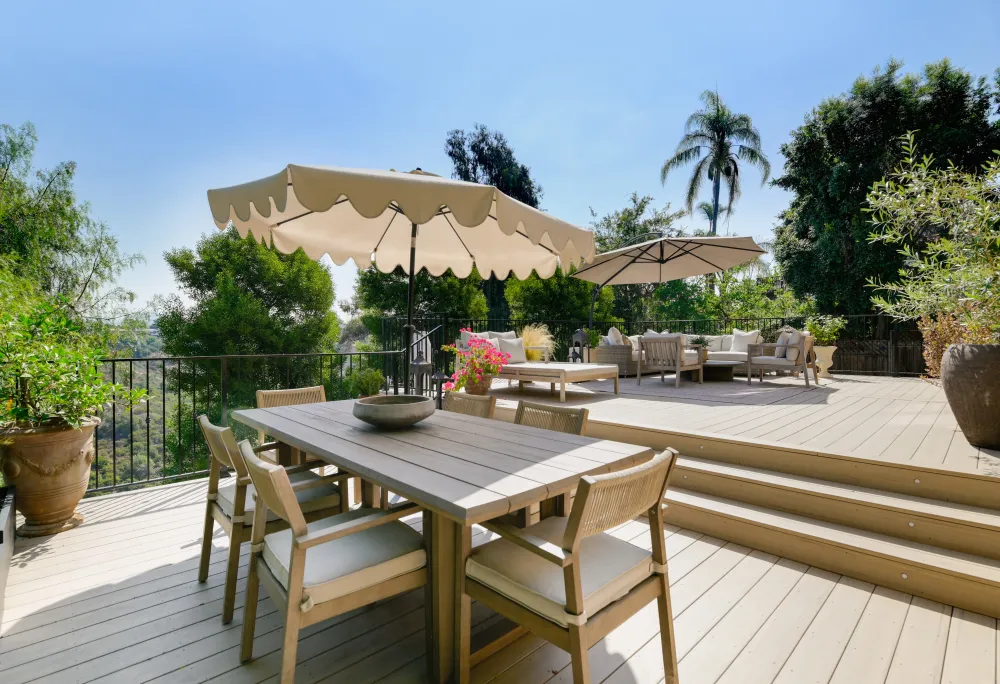 Constance Drive deck photo 1